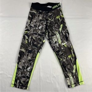 Nike Pro M Dri-Fit Cool
Printed Capri Crop Legging
Compression Medium